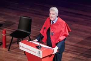 De Loe de Jong-lezing die zichzelf tegenspreekt