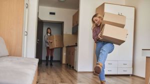 In neue Wohnung ziehen: Den Jahreszeiten folgend