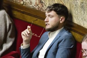 Le député LFI Raphaël Arnault fait son retour dans une interview à Blast