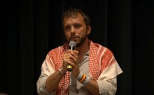 “Tenemos un enemigo en común y el mismo destino: el del pueblo palestino”