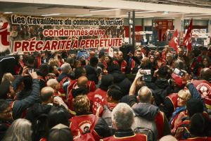Pourquoi 1000 syndicalistes de la CGT occupent un Auchan près de Paris ?