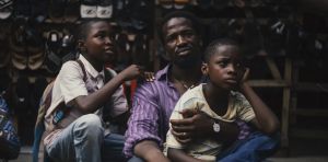 « Un jour avec mon père », d’Akinola Davies Jr, chanson douce sur une enfance nigériane