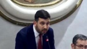 Consiglio a Pavia, per il ricordo di Bossi la sinistra lascia l’aula