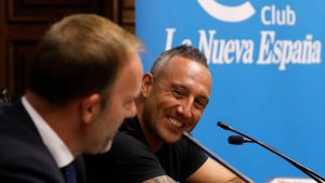 Cazorla, leyenda viva del Real Oviedo: la lista completa de reconocimientos tras ser nombrado pregonero del Descenso del Sella