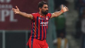 Mohammed Shami dismisses KL Rahul on first ball of his IPL debut for LSG - WATCH