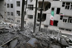 Duvardaki tuğla İran mı?