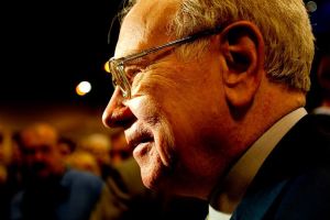 Placer son argent sans subir la tempête: et si Warren Buffett avait raison?