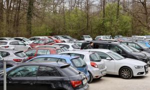 Parkirna hiša pri živalskem vrtu je še daleč