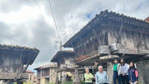 En Sietes (Villaviciosa), donde hay casi tantos hórreos como habitantes, aplauden su protección: “Esto es un privilegio”