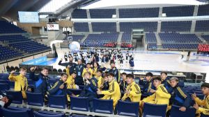 La ilusión de 4.000 futbolistas foráneos se cita en el Palacio por la Oviedo Cup: 