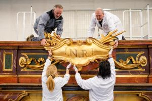 Sacar la lengua en procesión