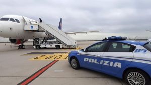 Stalking e violenze contro la ex. Espulso e rimpatriato 39enne