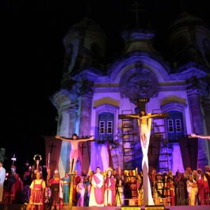 Semana Santa mineira é iluminada e cheia de procissões