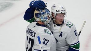 Canucks rise up to stun league-leading Avalanche