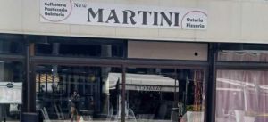 Lido Estensi, negozi in vendita e serrande basse: «La crisi si sente»