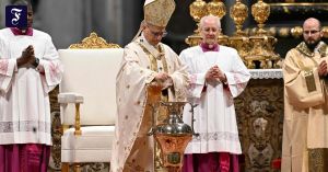 Wenn der Papst vor Priestern auf die Knie geht