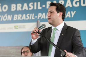 Racha na base de Ratinho Jr. no Paraná muda cenário da eleição no estado