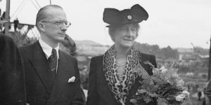 Sprit, fartyg, pengar, skottlossning och striptease