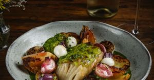 Harmonizar o bacalhau apenas com vinho branco é um pecado na Páscoa