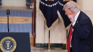 Trampu više ne veruju ni sopstveni građani: Predsednik SAD u političkom i strateškom ćorsokaku koji je sam stvorio