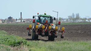 Ministarstvo apeluje na poljoprivrednike da ne koriste pesticide u vreme cvetanja bilja