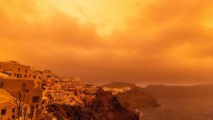 Roter Himmel auf Kreta: Schlechte Luft und Flugausfälle – das müssen Urlauber wissen