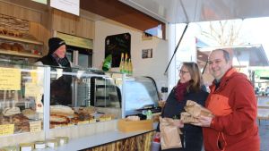 Bunter Wochenmarkt lockt mit regionalen Spezialitäten und Ostergenuss