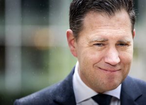 Wat werd er door minister geschrapt in brief over Voorjaarsnota?