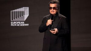 Regisseur Panahi trotz Haftdrohung zurück im Iran