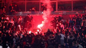 (VIDEO) Sukob navijača Zvezde i policije u Areni