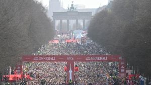 Einer von 40.000! Mein erster Halbmarathon zwischen Einhorn-Stirnbändern und Alphornbläsern