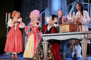 Классика против гаджетов: Андрей Соколов поставил в Туле «Тартюфа»