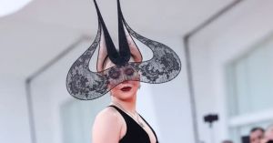 Estranha ou icônica? Como Lady Gaga usa a moda como assinatura de coragem