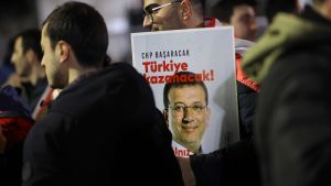 Halk İmamoğlu davası üzerinden sistemi sorguluyor