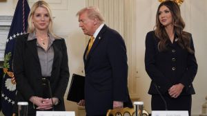 Zweite Ministerin geht: Warum Trump sein Kabinett umbaut