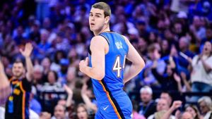Oklahoma deklasirala Lejkerse: Nikola Topić dao solidan doprinos, Dončić u suzama posle povrede (VIDEO)
