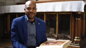 Vom Schatten ins Licht: Warum Ostern für Pfarrer Norbert Nutsugan mehr als ein Fest der Freude ist