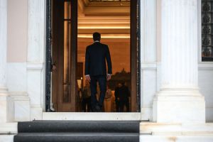 Μητσοτάκης: Μπορεί να συμμαζέψει τα ασυμμάζευτα;