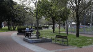El hombre fallecido tras un golpe en Gijón recriminó a un grupo de jóvenes y uno de ellos le empujó, sospecha la Policía