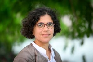 Des femmes, des hommes et des dieux. Au soir du Vendredi saint, les chrétiens de Jérusalem célèbrent l’ensevelissement de Jésus. Notre chroniqueuse Marie-Farouza Maximos invite le lecteur à entrer dans la contemplation de cet office, à l’écoute de sa poésie.