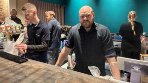 Simon og co. har knoklet hele natten for at blive klar til at åbne i midtbyen: -...