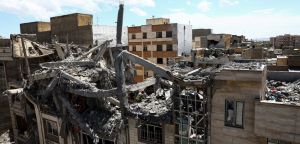 Um monumento não cai sozinho — leva consigo a mão que o construiu