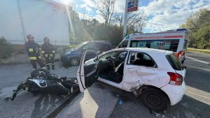 Scontro tra un’auto e una moto a Opicina: centauro ferito