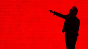 U2 zoekt op tweede verrassingsalbum naar lichtspleten van geloof in een donkere, rauwe wereld