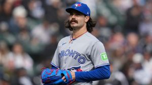 Blue Jays' offensive woes continue in extra-inning loss to White Sox