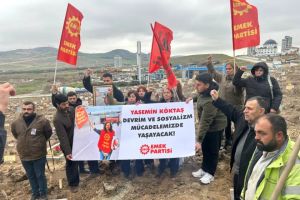 Elinde son aboneye ulaştırdığı Evrensel gazetesi ile gitti Yasemin!