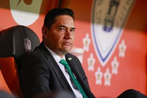 Moisés Muñoz reaparece y revela la causa de su hospitalización de emergencia