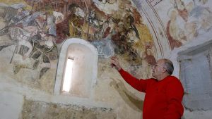 Los espectaculares murales que esconden 258 iglesias asturianas: 