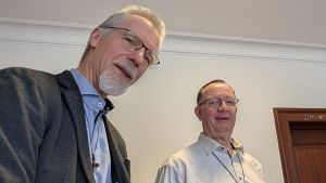 Die ungewöhnlichste WG der Region: Zwei Pfarrer, eine Haushälterin und die Botschaft der Hoffnung