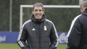 Almada evita hablar de su continuidad como técnico del Real Oviedo: 